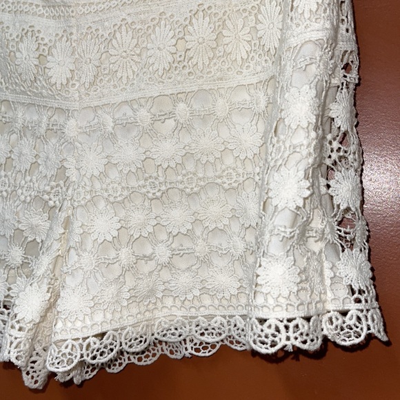 Forever 21 Lace Overlay Shorts Size Small - Picture 4 of 12